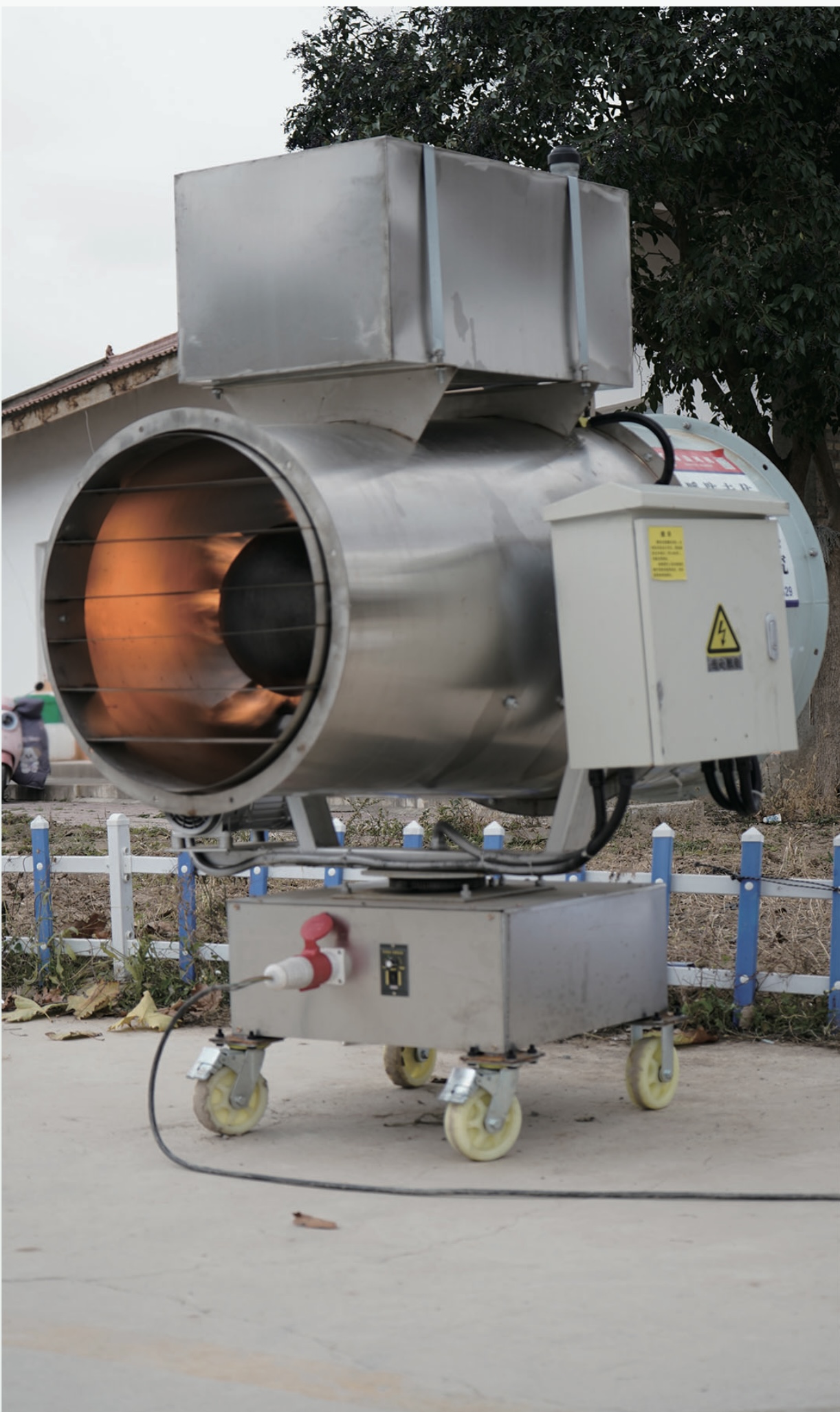 3FSG-40 360度地面旋轉(zhuǎn)暖風(fēng)式防霜機(jī)
